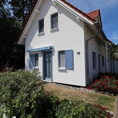 Ferienhaeuser Uns Luett Hus 別荘